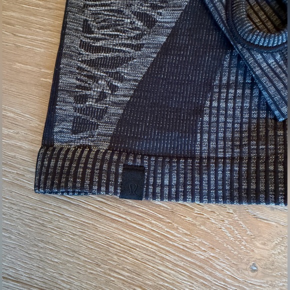 Lululemon rest less pullover Long Sleeve Top heathered edition - Picture 7 of 11